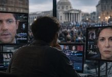 Deepfakes y democracia: cuando la mentira parece verdad Persona observando varias pantallas con rostros digitales manipulados mediante inteligencia artificial, en un entorno urbano e institucional desenfocado, como símbolo del impacto de los deepfakes en la democracia y la verdad pública.