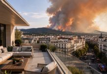 El ático de Chamberí: poder, opacidad e impunidad Terraza de un ático de lujo en Chamberí con los incendios de la Sierra de Madrid visibles al fondo y vehículos de emergencia en la calle.