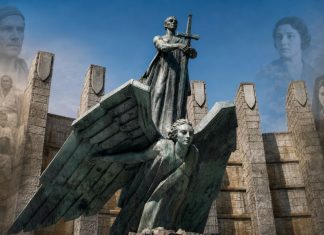 Monumento a Franco: Santa Cruz ante la memoria democrática Monumento a Franco en Santa Cruz de Tenerife, con retratos difuminados de personas represaliadas por la dictadura a ambos lados de la composición.