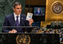 Sánchez en la ONU: defender las reglas frente a la fuerza Pedro Sánchez interviene ante la Asamblea General de la ONU mientras sostiene la Carta de las Naciones Unidas y defiende el multilateralism