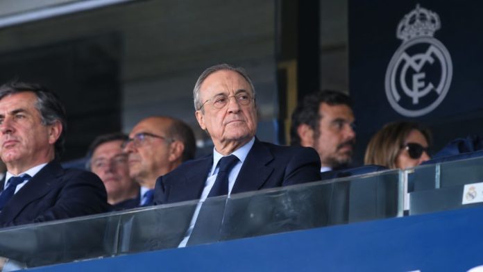 Floren 1 Florentino Pérez en primer plano, con el Santiago Bernabéu, ACS, medios de comunicación y documentos sobre adjudicaciones y Valdebebas en una composición editorial sobre el poder económico e institucional.